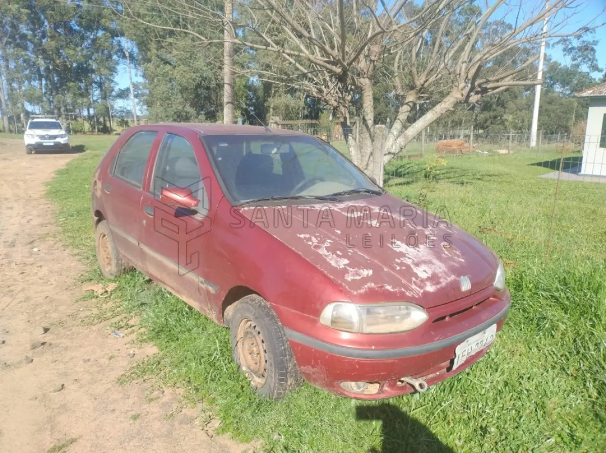 LOTE 001 - Veículo FIAT/PALIO EDX, ano/modelo 1996/1996, placas IFH7742, RENAVAM 659894483, na cor vermelha, com diversas partes da lataria apodrecidas, aparentando estar sem rodar há muito tempo. Localização do bem: Deposito da Exequente em Itaara/RS.