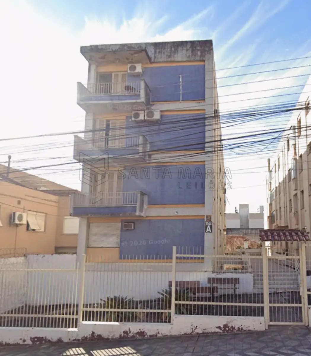 LOTE 001 - Apartamento 13, localizado no 1º pavimento ou andar térreo do Edifício América, BLOCO A, na Rua Venâncio Aires, n°s 1144 e 1154, com a área privativa de 115,4100m², área total de 133,829136m² e fração equivalente a 0,059340 no terreno e nas coisas de uso comum. Matriculado sob n° 142.287 do CRI de Santa Maria/RS.
