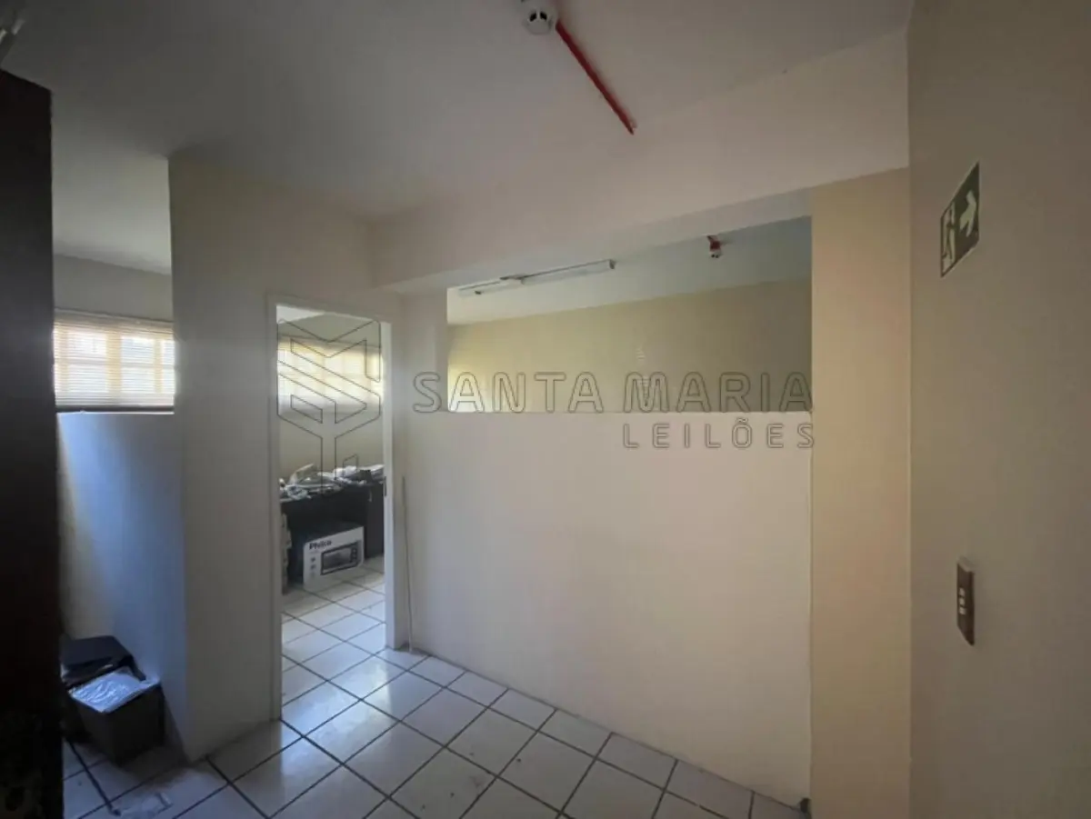 LOTE 002 - Sala Comercial nº 01, no Edifício Tívoli em Santa Maria/RS, com uma área privativa de 138,040 m² e o Box Garagem nº 08, localizado no segundo subsolo ou primeiro pavimento do Edifício Tívoli, ambos situados  à Rua Floriano Peixoto, nº 611 em Santa Maria/RS. Matriculados sob nº 85.105 e 85.098 do CRI de Santa Maria/RS.