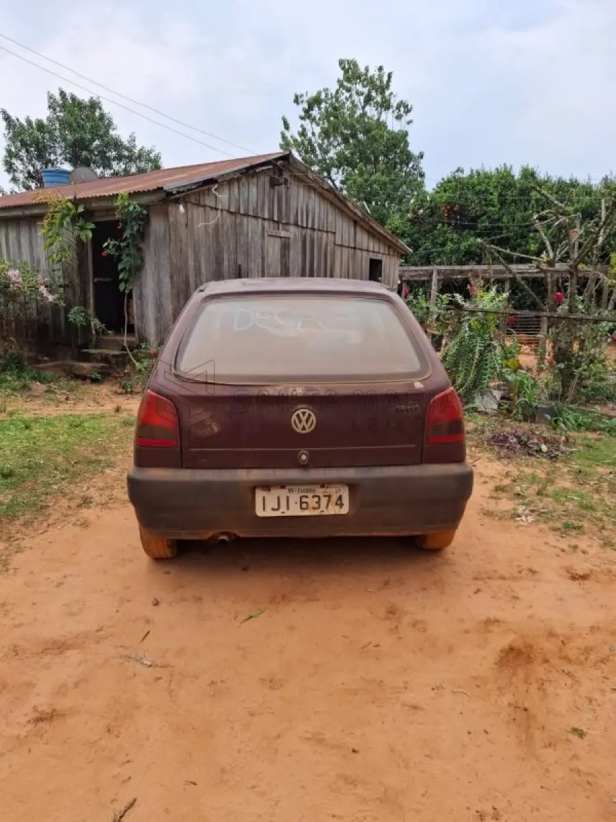 LOTE 001 - Veículo VW/GOL SPECIAL, ano/modelo 1999/2000, placas IJI6374, RENAVAM 730937607, na cor vermelha. Fiel depositário: Alzevir Lanes da Silva.