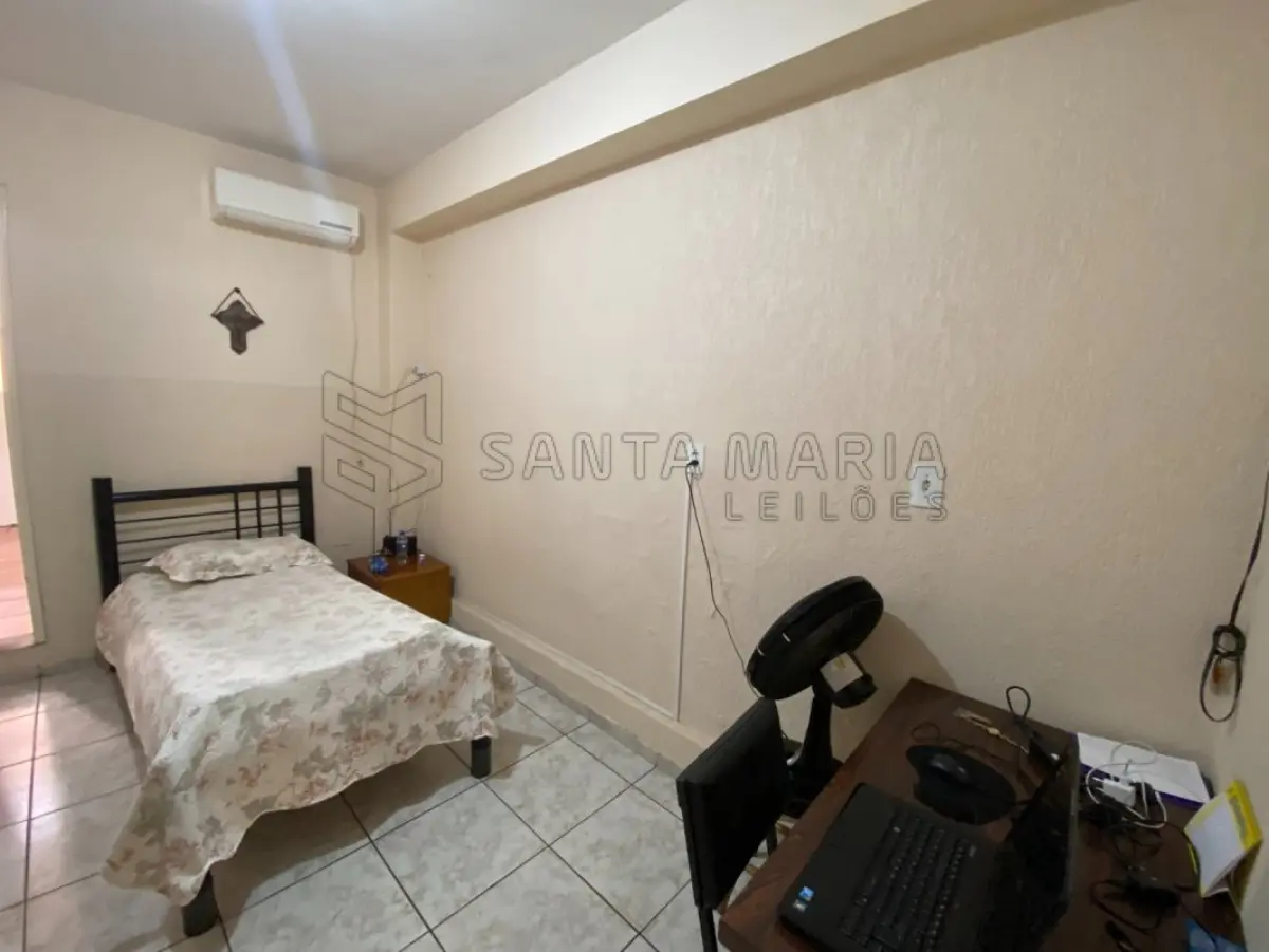 LOTE 001 - Fração de 14,28571429% pertence a Vitor Angelo Minuzzi e Jeane Drews Minuzzi do imóvel localizado na Rua Tito Beccon, 212, bairro Vila Nova em Santiago/RS com a área construída averbada de 279,94m² e o respectivo terreno com 1.187,80m², no quarteirão formado pelas ruas Tito Beccon, Ciro Melo, Rogerio Francisco da Rosa e José Caetano de Melo. Matriculado sob n° 48.236 do CRI de Santiago/RS. Coproprietário: Vera Mariza Kubica Minuzzi; Marlene Campos Minuzzi; Angela Maria Minuzzi; Jane Clea Minuzzi; Claudete Minuzzi Dorneles; Vivian Kubica Minuzzi do Prado; Eduardo Kubica Minuzzi.