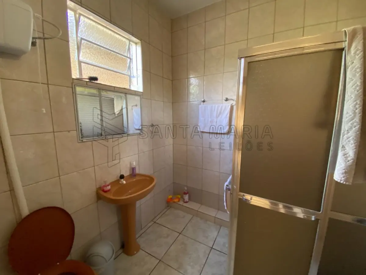 LOTE 001 - Fração de 14,28571429% pertence a Vitor Angelo Minuzzi e Jeane Drews Minuzzi do imóvel localizado na Rua Tito Beccon, 212, bairro Vila Nova em Santiago/RS com a área construída averbada de 279,94m² e o respectivo terreno com 1.187,80m², no quarteirão formado pelas ruas Tito Beccon, Ciro Melo, Rogerio Francisco da Rosa e José Caetano de Melo. Matriculado sob n° 48.236 do CRI de Santiago/RS. Coproprietário: Vera Mariza Kubica Minuzzi; Marlene Campos Minuzzi; Angela Maria Minuzzi; Jane Clea Minuzzi; Claudete Minuzzi Dorneles; Vivian Kubica Minuzzi do Prado; Eduardo Kubica Minuzzi.
