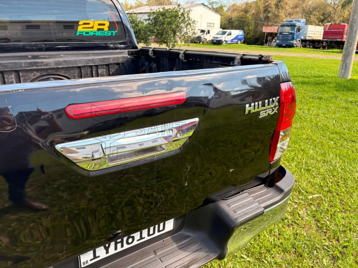 LOTE 001 - Caminhonete TOYOTA HILUX CDSRXA4FD, ano/modelo 2017/2018, placas IYH6I00, RENAVAM 1141065298, na cor preta.