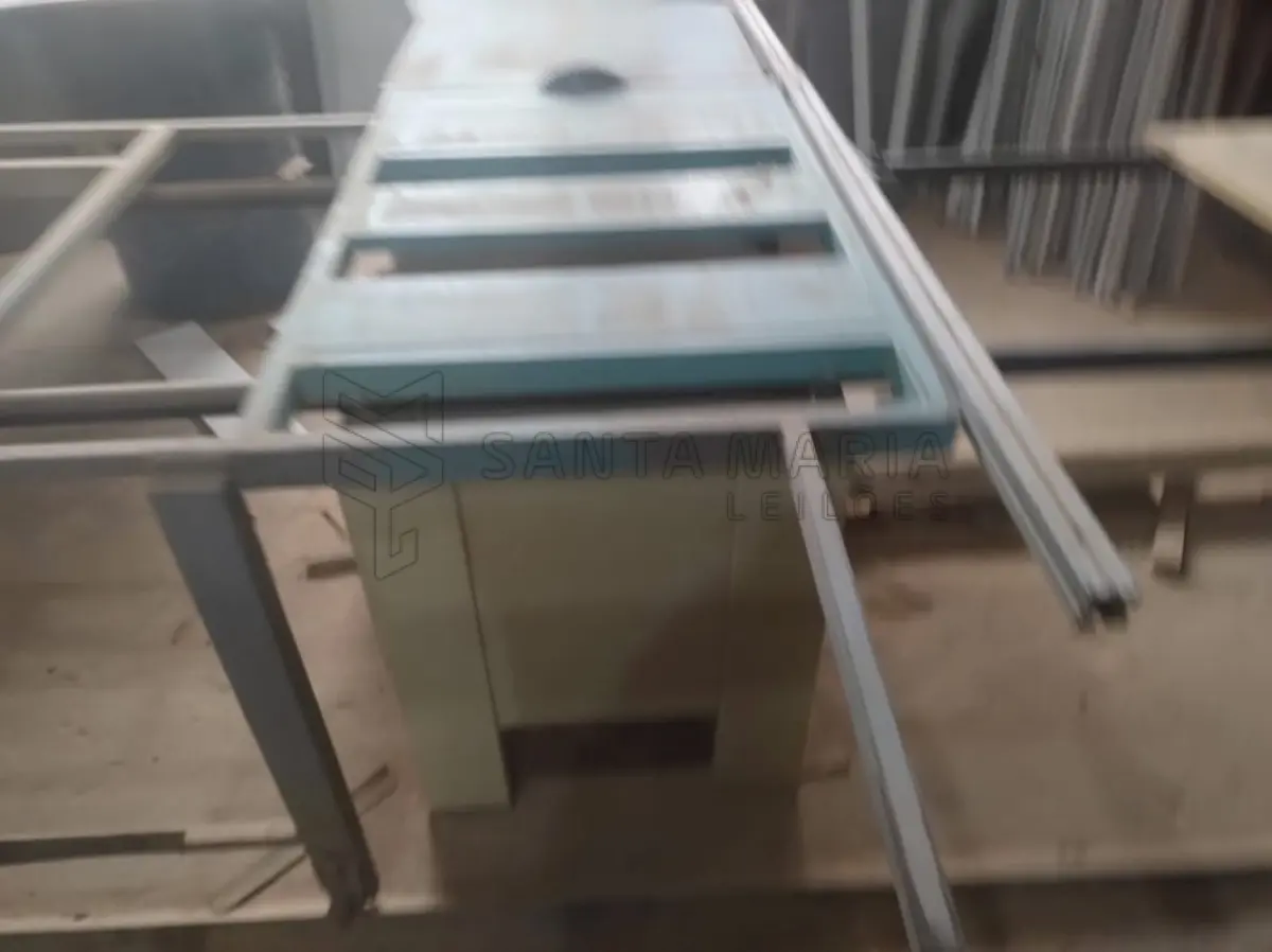 LOTE 003 - Uma esquadrejadeira SCI-2900 de Eixo Inclinável, capacidade de corte 2900 mm, nº de série 3643.2239, ano de fabricação 2020, em bom estado de uso e conservação.