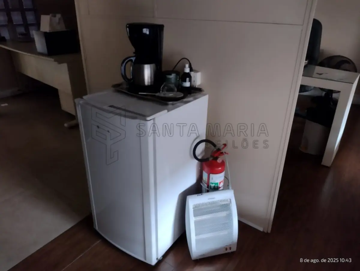 LOTE 002 - ESCRITÓRIOS / ELÉTRO-ELETRÔNICOS / E OUTROS: 1 (um) ventilador Mondial premium, 1 (um) ventilador Cadence Eros turbo, 2 (dois) aquecedores Mondial, 6 (seis) monitores, 1 (uma) geladeira branca, 1 (uma) impressora de nota fiscal, 1 (uma) impressora laser Ricoh toner 377 quebrada, 6 (seis) CPU/mouse/teclado/estabilizador, 1 (uma) máquina de cartão vero, 1 (um) telefone de mesa Intelbras, 1 (um) tel. sem fio Motorola br/verm, 1 (um) bebedouro simples, 2 (duas) geladeiras Pratice Consul 230l, 1 (um) micro-ondas LG iwave 80l, 1 (um) ventilador preto Britania, 1 (um) telef. de mesa, 1 (uma) calculadora, 1 (um) frigobar médio, 1 (uma) cafeteira, 1 (uma) impressora, 1 (uma) calculadora com nota, 1 (um) frigobar peq Consul, diversos materiais de escritório (tesoura/porta caneta/porta papel...), 1 (um) jogo de xícaras e pires.