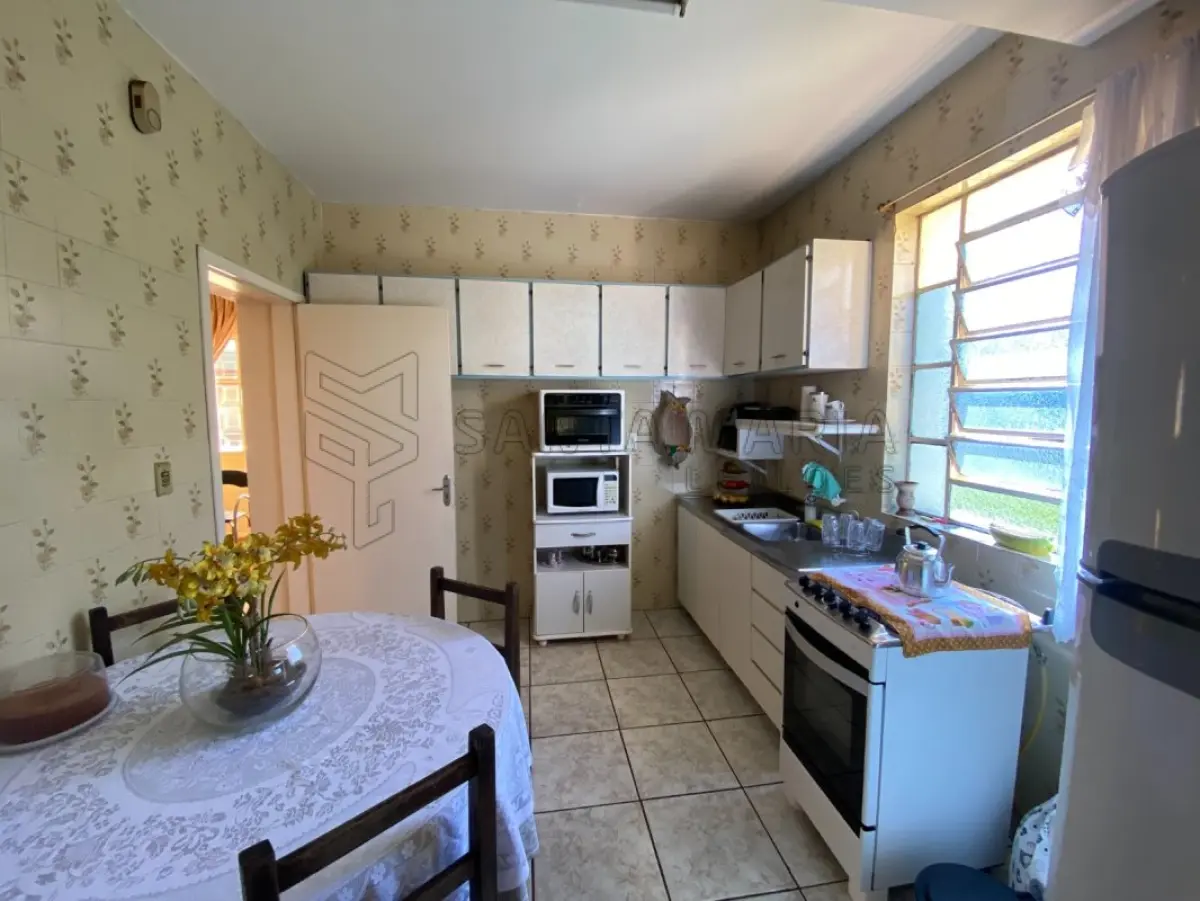 LOTE 001 - Fração de 14,28571429% pertence a Vitor Angelo Minuzzi e Jeane Drews Minuzzi do imóvel localizado na Rua Tito Beccon, 212, bairro Vila Nova em Santiago/RS com a área construída averbada de 279,94m² e o respectivo terreno com 1.187,80m², no quarteirão formado pelas ruas Tito Beccon, Ciro Melo, Rogerio Francisco da Rosa e José Caetano de Melo. Matriculado sob n° 48.236 do CRI de Santiago/RS. Coproprietário: Vera Mariza Kubica Minuzzi; Marlene Campos Minuzzi; Angela Maria Minuzzi; Jane Clea Minuzzi; Claudete Minuzzi Dorneles; Vivian Kubica Minuzzi do Prado; Eduardo Kubica Minuzzi.