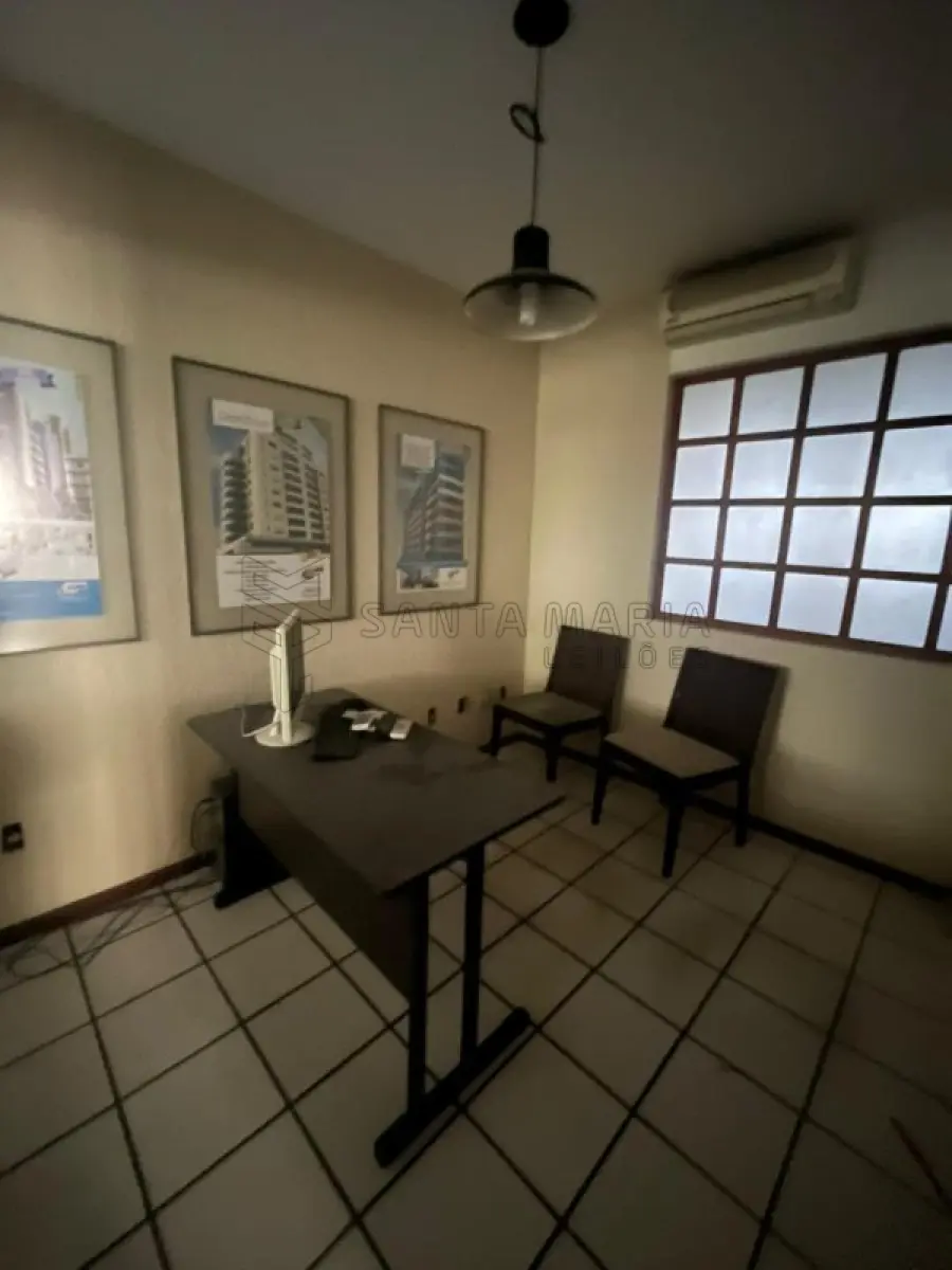 LOTE 002 - Sala Comercial nº 01, no Edifício Tívoli em Santa Maria/RS, com uma área privativa de 138,040 m² e o Box Garagem nº 08, localizado no segundo subsolo ou primeiro pavimento do Edifício Tívoli, ambos situados  à Rua Floriano Peixoto, nº 611 em Santa Maria/RS. Matriculados sob nº 85.105 e 85.098 do CRI de Santa Maria/RS.