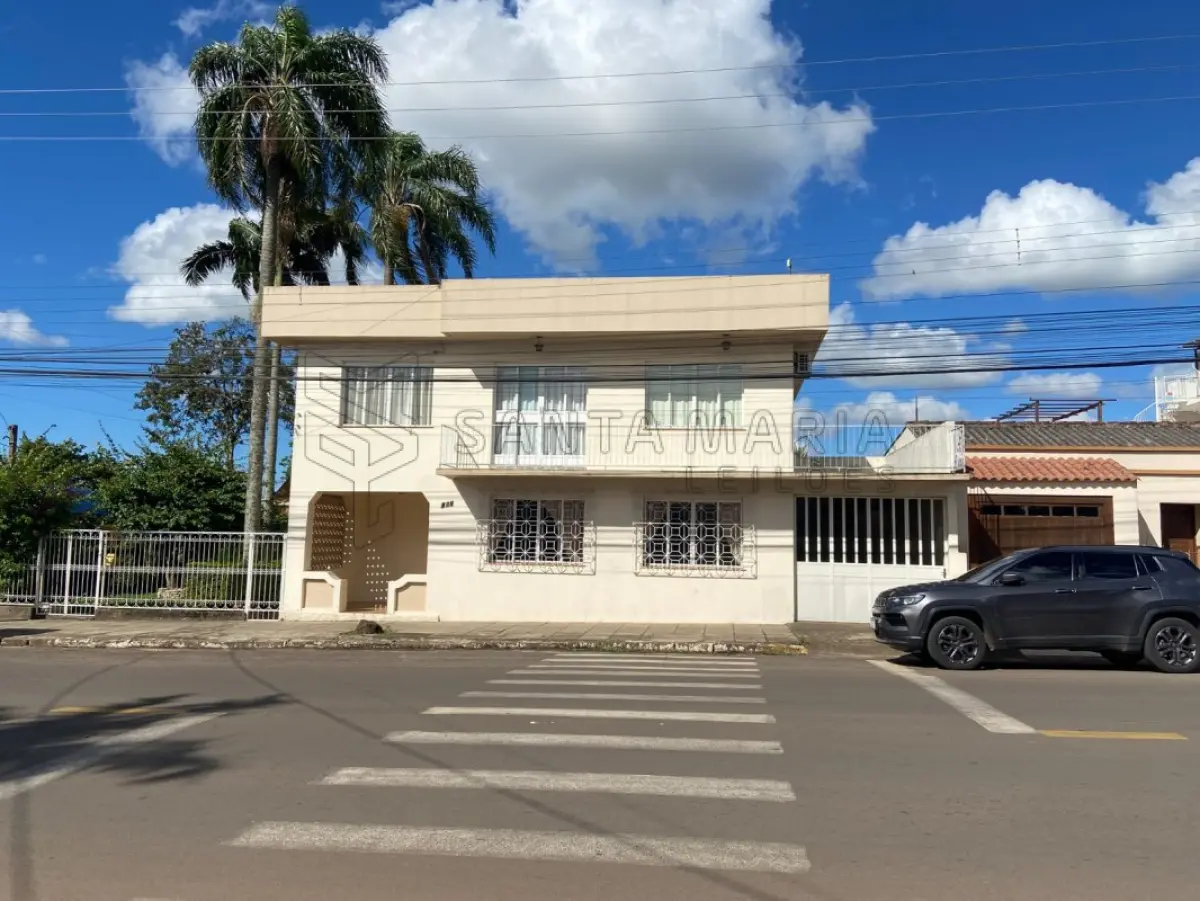 LOTE 001 - Fração de 14,28571429% pertence a Vitor Angelo Minuzzi e Jeane Drews Minuzzi do imóvel localizado na Rua Tito Beccon, 212, bairro Vila Nova em Santiago/RS com a área construída averbada de 279,94m² e o respectivo terreno com 1.187,80m², no quarteirão formado pelas ruas Tito Beccon, Ciro Melo, Rogerio Francisco da Rosa e José Caetano de Melo. Matriculado sob n° 48.236 do CRI de Santiago/RS. Coproprietário: Vera Mariza Kubica Minuzzi; Marlene Campos Minuzzi; Angela Maria Minuzzi; Jane Clea Minuzzi; Claudete Minuzzi Dorneles; Vivian Kubica Minuzzi do Prado; Eduardo Kubica Minuzzi.