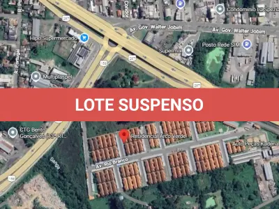 LOTE 001 - Apartamento nº107, localizado no térreo do bloco G-2 do Condomínio Horizontal Arco Verde em Santa Maria/RS, possuindo 1 dormitório, sala, cozinha e banheiro, com área privativa de 39,3100m² e a área total de 40,2500m². Matriculado sob nº 80.499 do CRI de Santa Maria/RS. E, uma Vaga de Estacionamento nº 634 com cobertura, do Condomínio Horizontal Arco Verde em Santa Maria/RS, com área privativa de 2,7286m² e a área total de 10,9147m². Matriculado sob nº 81.431 do CRI de Santa Maria/RS.