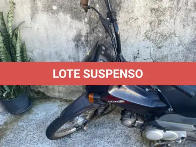 LOTE 001 - Motocicleta HONDA/POP100, ano/modelo 2012/2012, placa ITM6548, RENAVAM 484341391, na cor roxa.