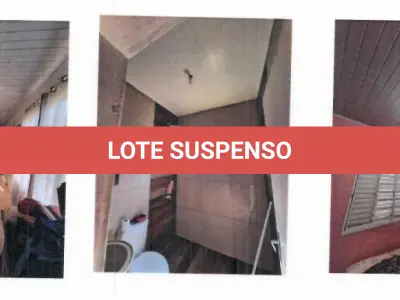 LOTE 001 - Casa de alvenaria localizada na Rua Equador n° 434 em Alegrete/RS, constituída de dois quartos, um banheiro, sala, copa, cozinha, e uma edícula nos fundos do terreno. Terreno esse, designado pelo n°17 da quadra 25, do Bairro Vera Cruz, medindo 10m de frente por 30m de frente a fundos, confrontando: ao Norte, com o lote 18; ao Sul, com a Rua Equador; a Leste, com o lote 15; e, a Oeste, com o lote 19. Matriculado sob n°9.393 do CRI de Alegrete/RS.