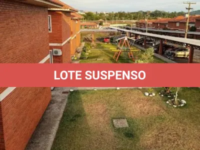LOTE 001 - Apartamento nº107, localizado no térreo do bloco G-2 do Condomínio Horizontal Arco Verde em Santa Maria/RS, possuindo 1 dormitório, sala, cozinha e banheiro, com área privativa de 39,3100m² e a área total de 40,2500m². Matriculado sob nº 80.499 do CRI de Santa Maria/RS. E, uma Vaga de Estacionamento nº 634 com cobertura, do Condomínio Horizontal Arco Verde em Santa Maria/RS, com área privativa de 2,7286m² e a área total de 10,9147m². Matriculado sob nº 81.431 do CRI de Santa Maria/RS.