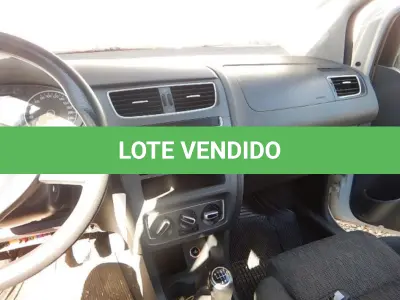 LOTE 001 - Veículo VW/SPACEFOX TREND GII, ano/modelo 2013/2014, placas IUT3620, RENAVAM 569731844, na cor branca.