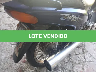 LOTE 001 - Motoneta HONDA/C100 BIZ ES, ano/modelo 2004/2004, placa ILX4270, RENAVAM 831656069, na cor azul.