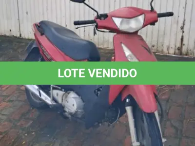 LOTE 001 - Motoneta HONDA/BIZ 125 MAIS, ano/modelo 2007/2008, placa IOG6581, RENAVAM 942023048, na cor vermelha.