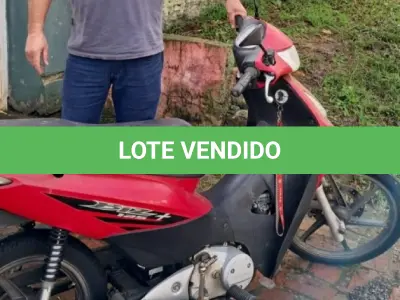 LOTE 001 - Motoneta HONDA/BIZ 125 MAIS, ano/modelo 2007/2008, placa IOG6581, RENAVAM 942023048, na cor vermelha.