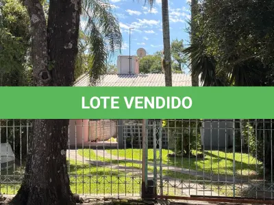 LOTE 001 - Casa de alvenaria na Rua Vereador Adolfo Souto Correia, n° 704 em Alegrete/RS e o respectivo terreno com as seguintes medidas e confrontações: 36m ao Norte, com o imóvel de propriedade de Máximo Edson Pinto Vilaverde; 35m ao Sul, com o imóvel de propriedade de Marileuza da Silva Vilaverde; 10m ao Leste, com imóvel de propriedade de Rui de Paula Souza; 10m ao Oeste, com a Rua Vereador Adolfo Souto Correia. Matriculado sob n° 12.280 do CRI de Alegrete/RS.
