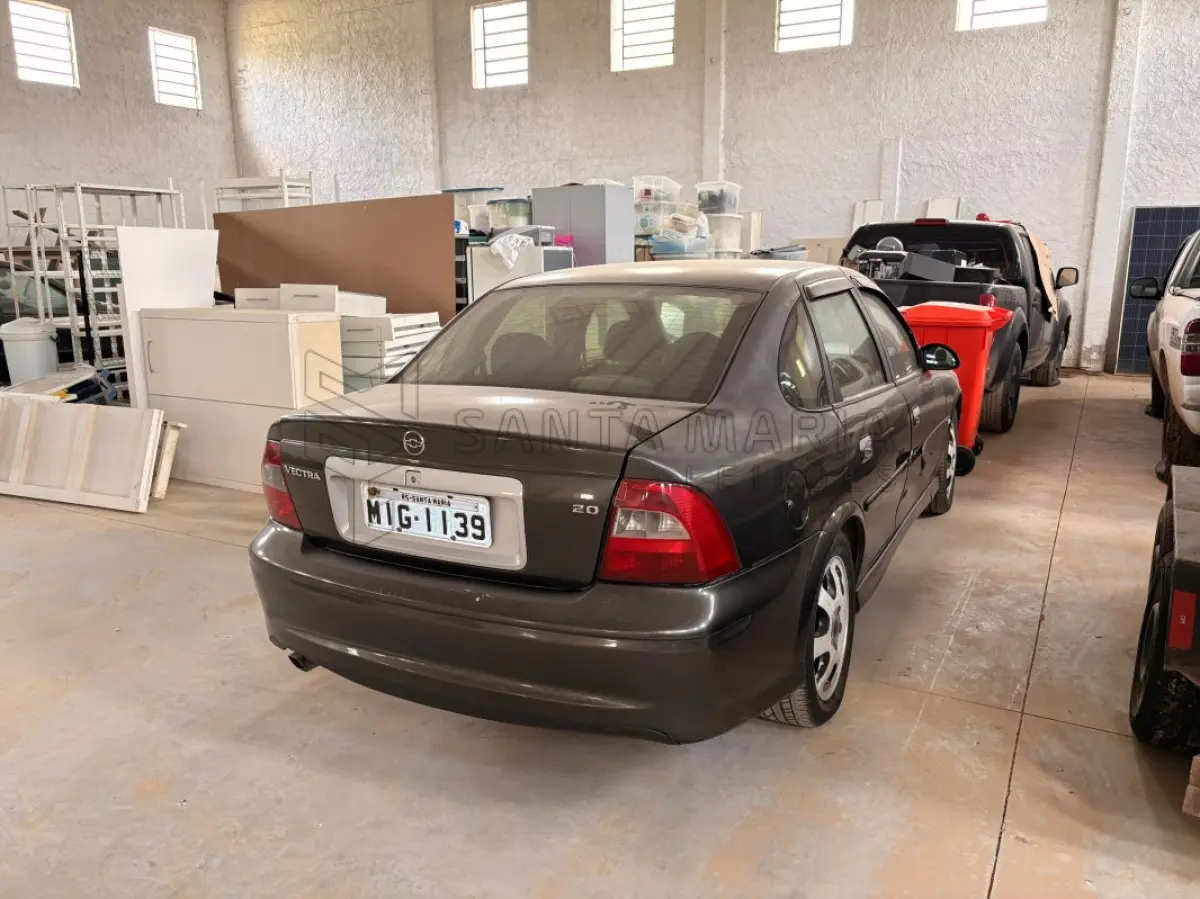 LOTE 001 - Veículo GM/VECTRA COLLECTION, ano/modelo 2005/2005, placas MIG1139, RENAVAM 854275622, na cor cinza.