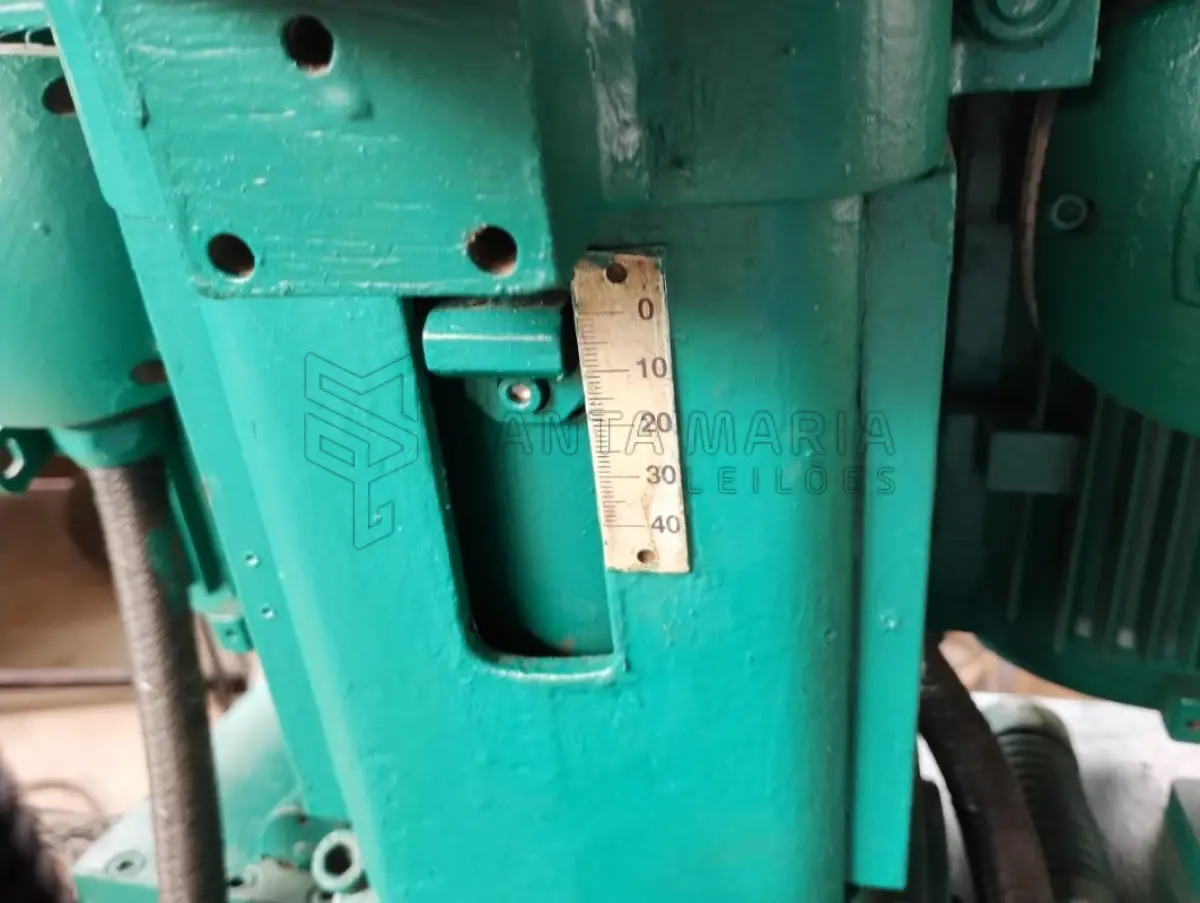 LOTE 004 - Duas máquinas, fresadoras chanfradeiras, BAUTEC, Italianas.   *Obs.: Prontas para uso. Fazem cortes das quinas em ângulos de 15 a 60 graus.