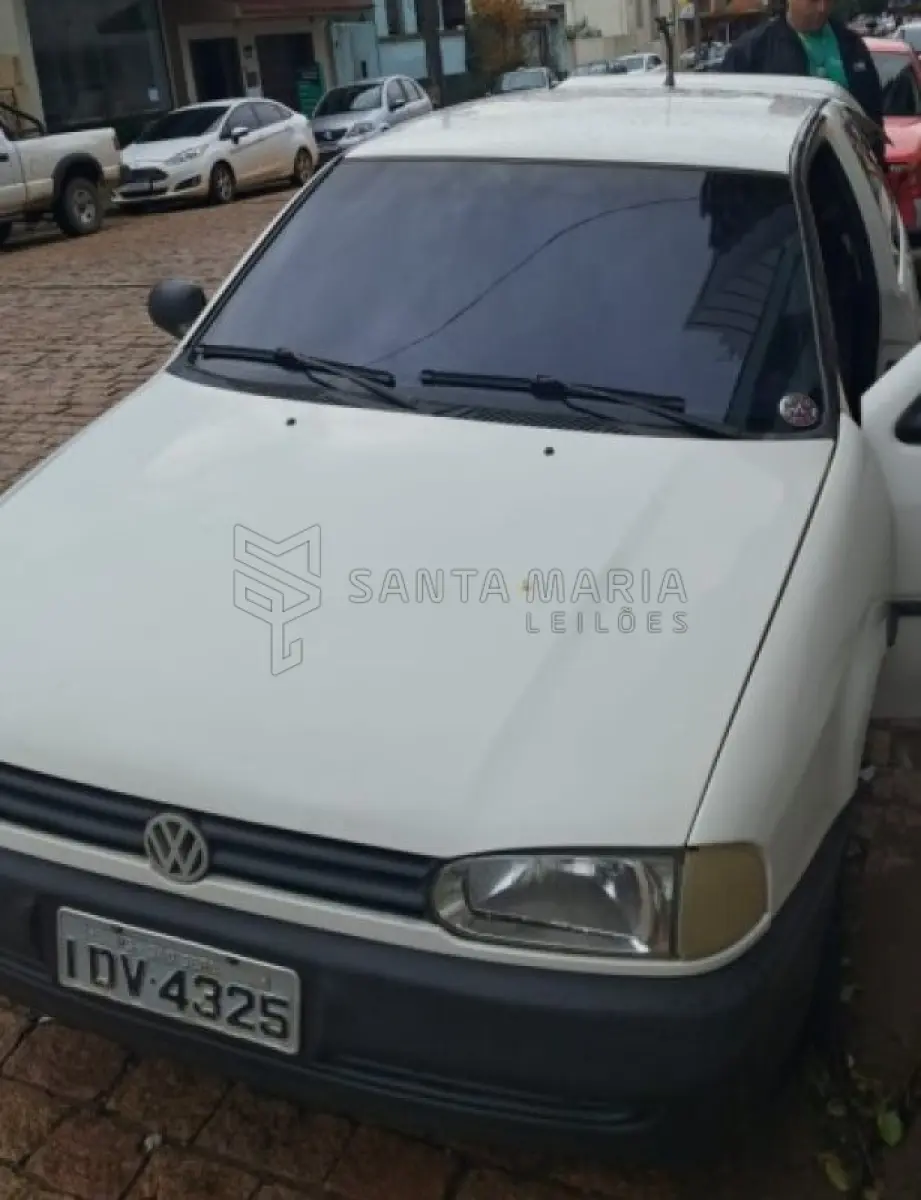 LOTE 001 - Veículo VW/GOL 1000I, ano/modelo 1995/1995, placas IDV4325, RENAVAM 642233560, na cor branca.