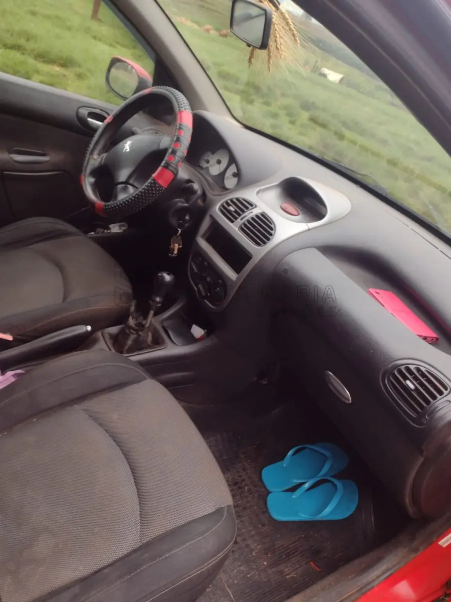 LOTE 001 - Veículo PEUGEOT/206 SW16 ESCA FX, ano/modelo 2006/2007, placas JWB5339, RENAVAM 904047709, na cor vermelha, em regular estado de conservação.