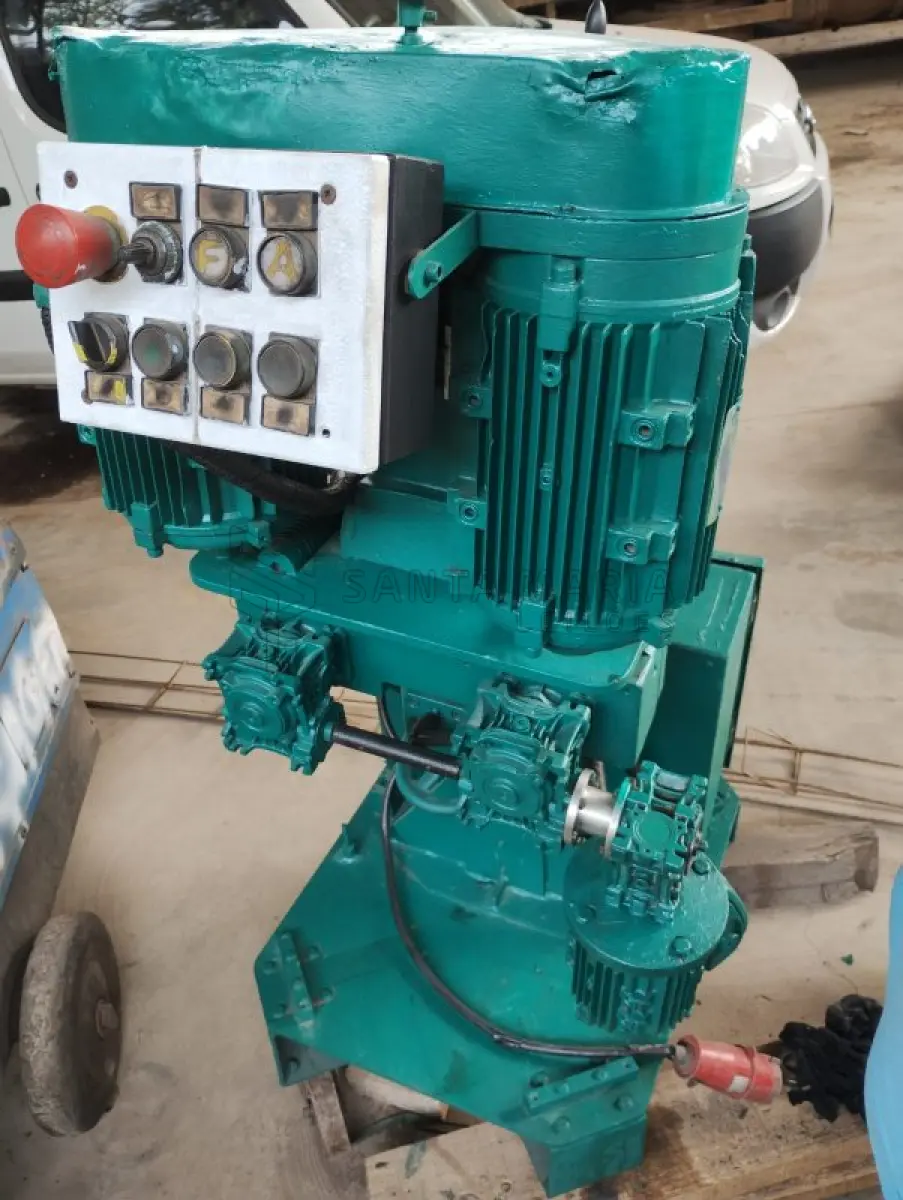 LOTE 004 - Duas máquinas, fresadoras chanfradeiras, BAUTEC, Italianas.   *Obs.: Prontas para uso. Fazem cortes das quinas em ângulos de 15 a 60 graus.