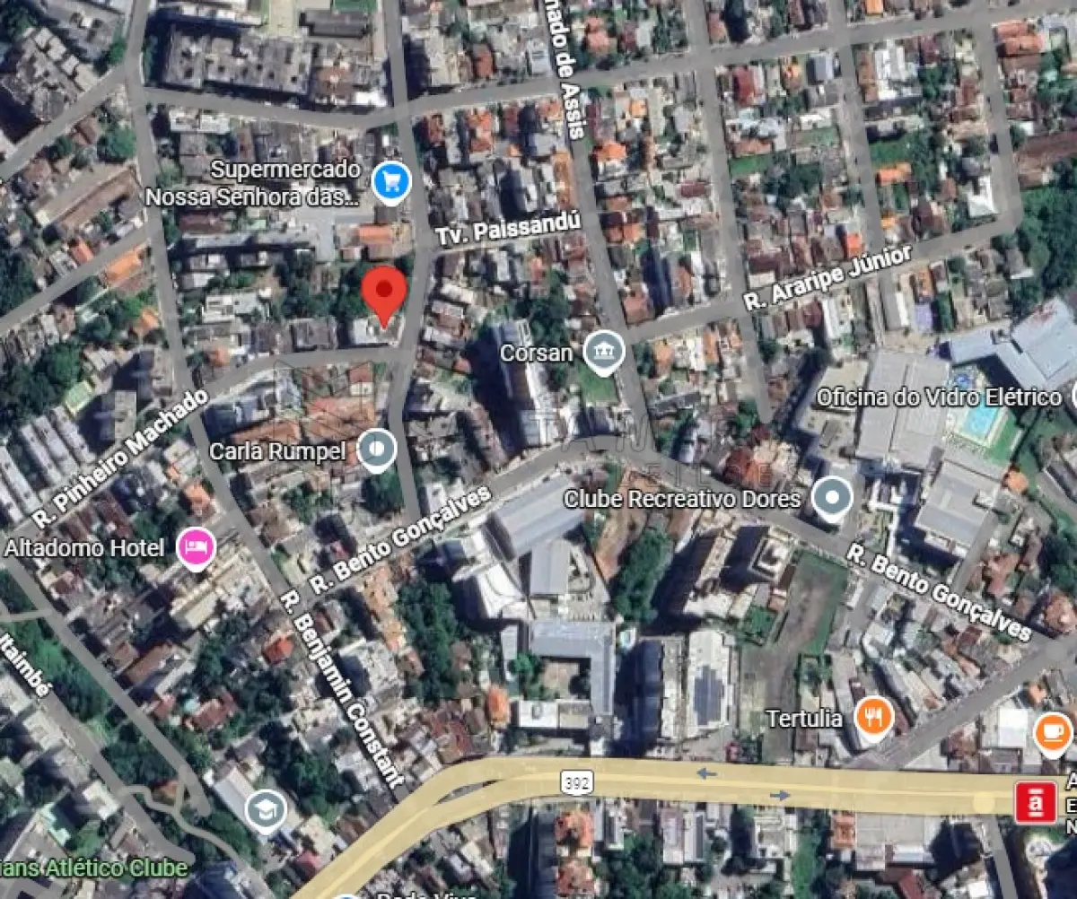 LOTE 002 - Apartamento 401-A, localizado no quinto pavimento ou terceiro andar do ‘’Edifício A Paineira’’, possuindo a área privativa de 85,035m², área real total de 90,135m², localizado na rua General Carneiro sob o nº391 e, pela rua Pinheiro Machado, sob o n°3170, correspondendo-lhe uma fração ideal de 0,0576 no terreno e nas coisas de uso comum. Matriculado sob n°55.560 do CRI de Santa Maria/RS.
