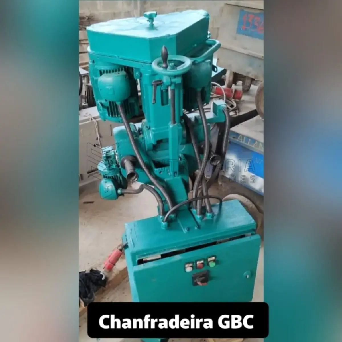 LOTE 004 - Duas máquinas, fresadoras chanfradeiras, BAUTEC, Italianas.   *Obs.: Prontas para uso. Fazem cortes das quinas em ângulos de 15 a 60 graus.