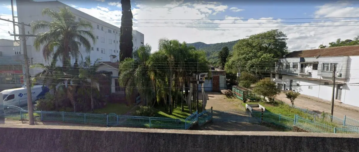 LOTE 001 - Terreno com aproximadamente 3.940m² com mais de 1.500m² de área construída em Santa Maria/RS.