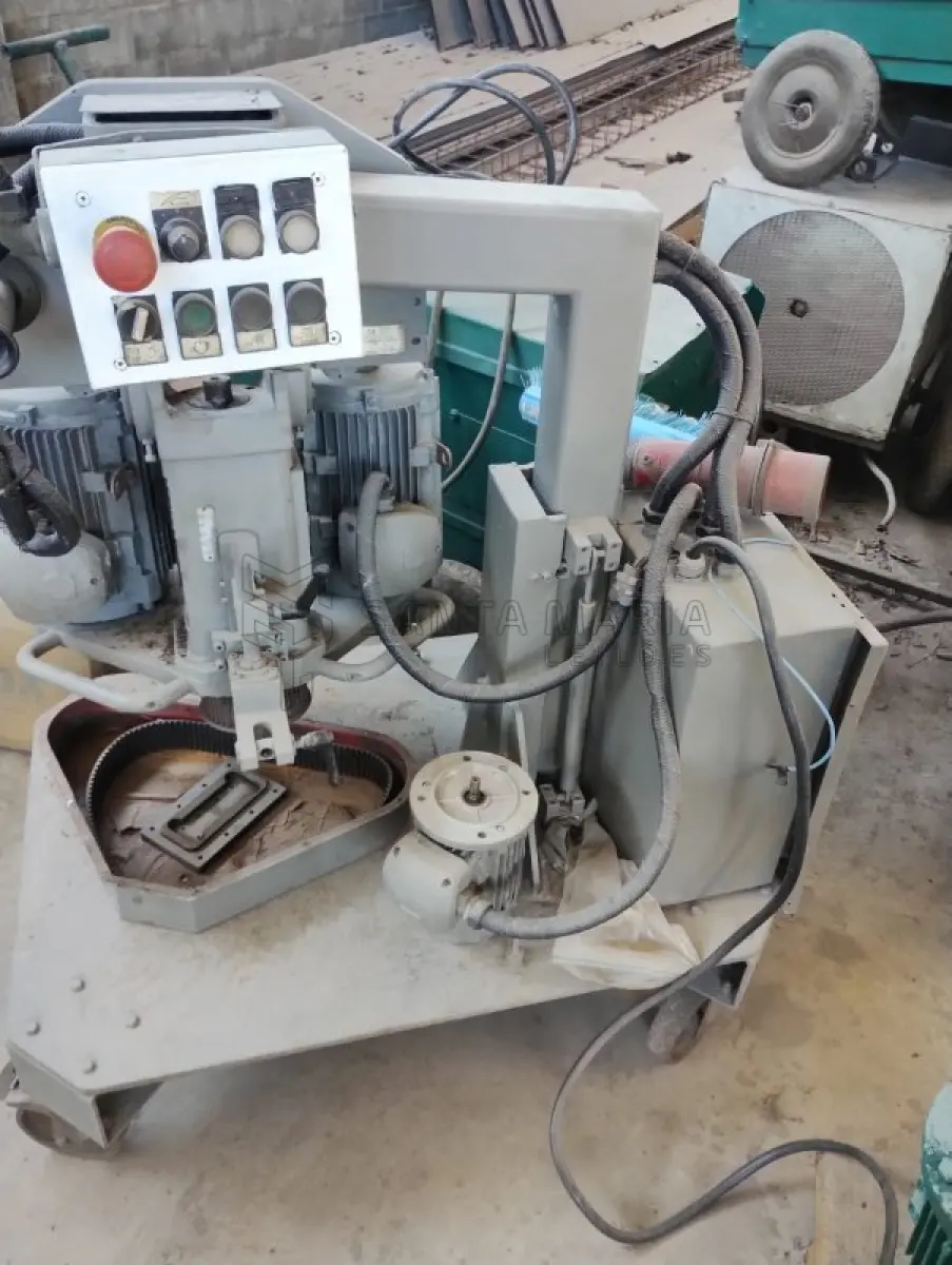 LOTE 004 - Duas máquinas, fresadoras chanfradeiras, BAUTEC, Italianas.   *Obs.: Prontas para uso. Fazem cortes das quinas em ângulos de 15 a 60 graus.