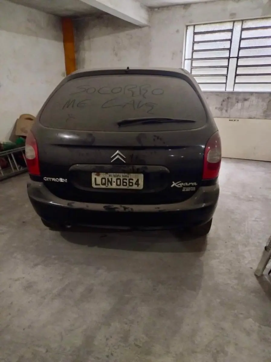 LOTE 001 - Veículo CITROEN/XSARA PICASSOEXA, ano/modelo 2004/2005, placas LQN0664, RENAVAM 835547442, na cor preta.