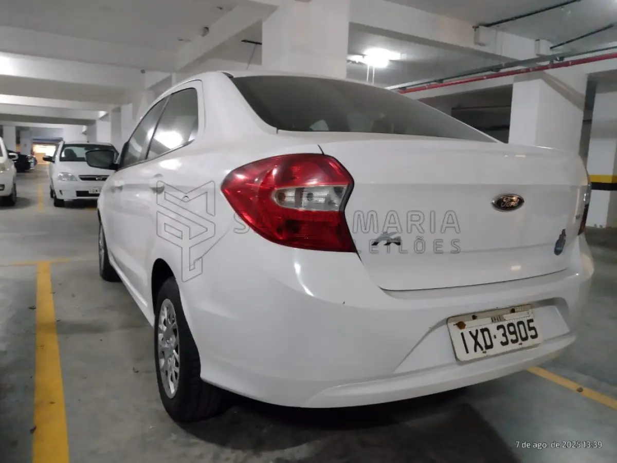 LOTE 009 - Veículo Ford Ka Sedan 1.5, 2015/2016, placas IXD3905, 4 cilindros.