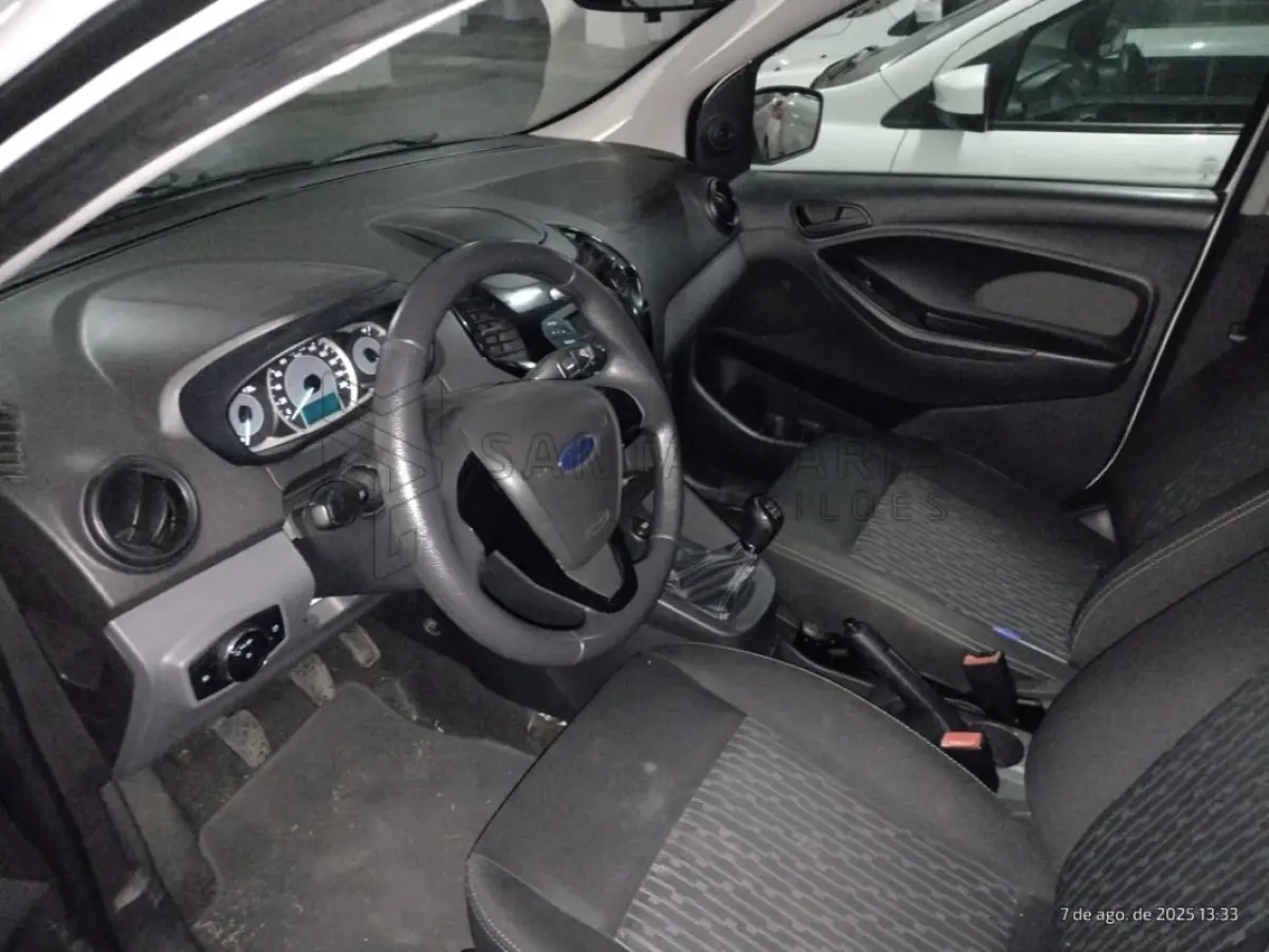 LOTE 010 - Veículo Ford Ka Sedan 1.5, 2015/2016, placas IXD3J21, 4 cilindros.