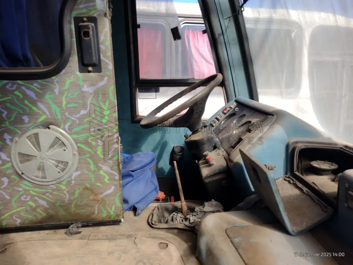 LOTE 021 - Ônibus M.BENZ/OF 1620, ano/modelo 1996/1997, placas IFR7448, RENAVAM 664529127, na cor branca, situação: ruim/motor.