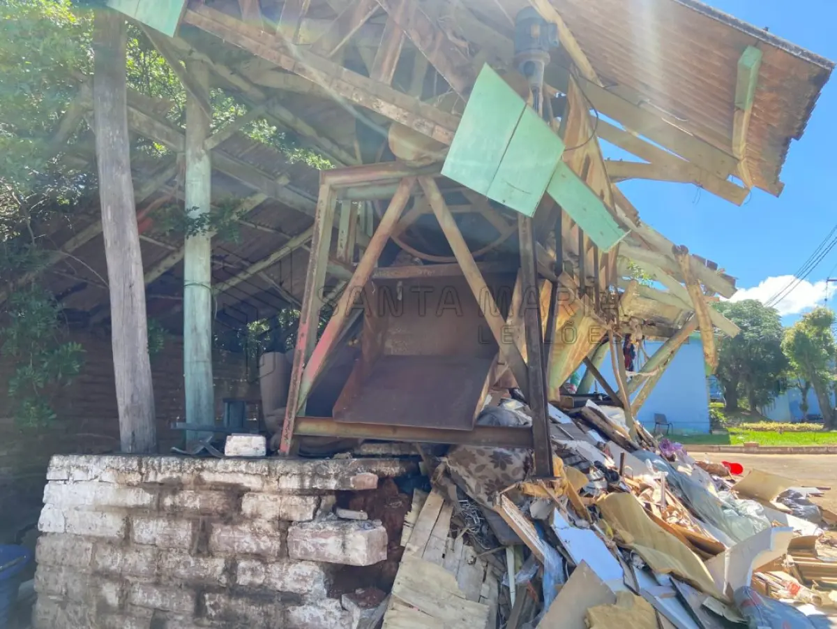 LOTE 006 - PENEIRA E ESTEIRA USINA DE RECICLAGEM