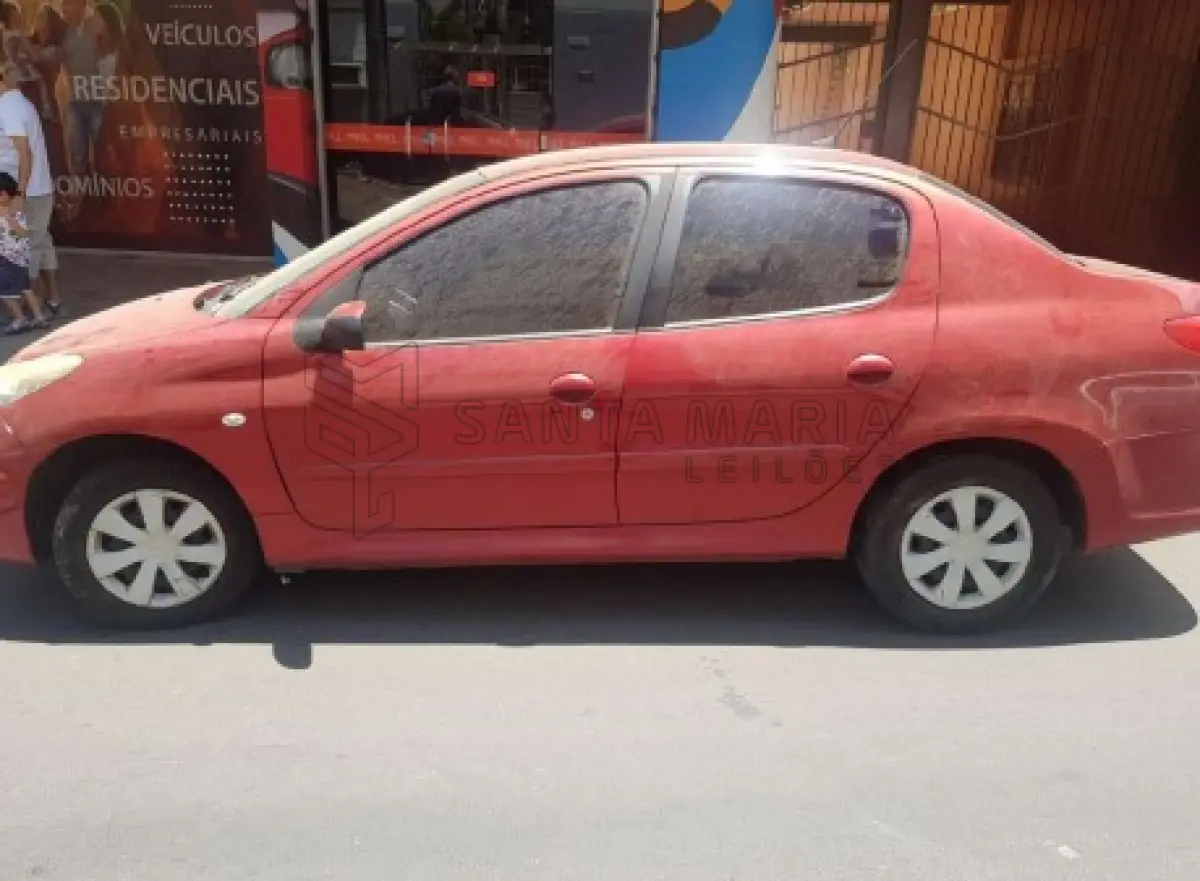LOTE 002 - Veículo PEUGEOT/207PASSION XR, ano/modelo 2012/2013, placas MJU3E04, RENAVAM 473017148, na cor vermelha, em regular estado de conservação.