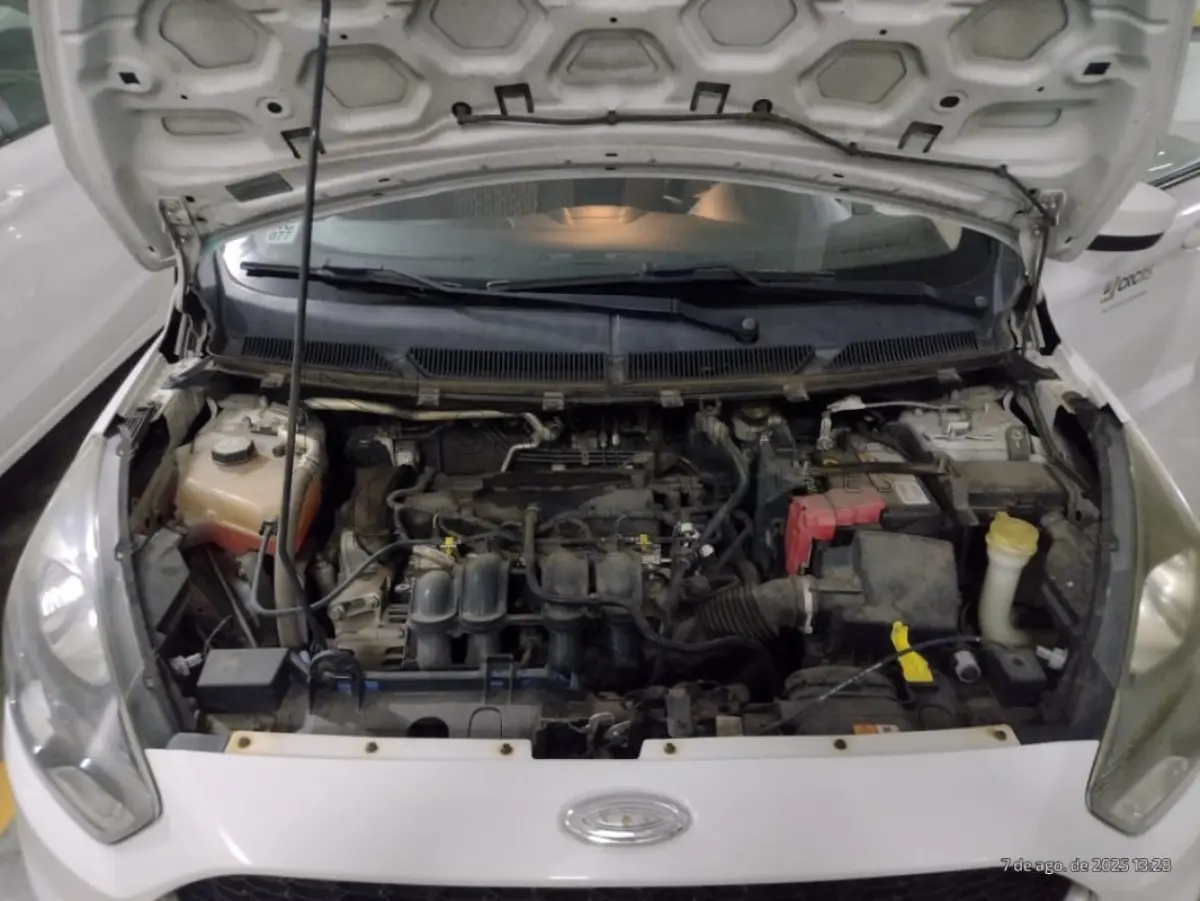 LOTE 007 - Veículo Ford Ka Hatch 1.5, 2014/2015, placas IWD4605, 4 cilindros.