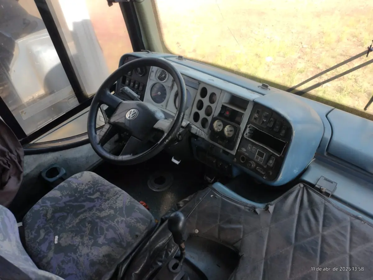 LOTE 025 - Ônibus VW/COMIL CAMPIONE R, ano/modelo 2003/2003, placas ILE5993, RENAVAM 803953666, na cor amarela, situação: ruim.