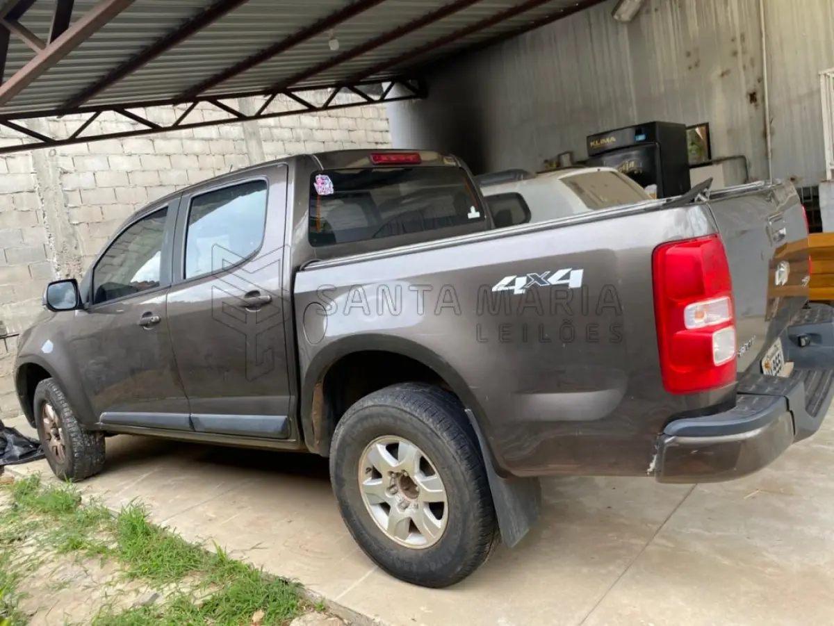 LOTE 001 - Caminhonete marca/modelo CHEVROLET/S10 LT DD4A, ano/modelo 2014/2015, placa IVY9551, RENAVAM 1021050382, cor cinza.