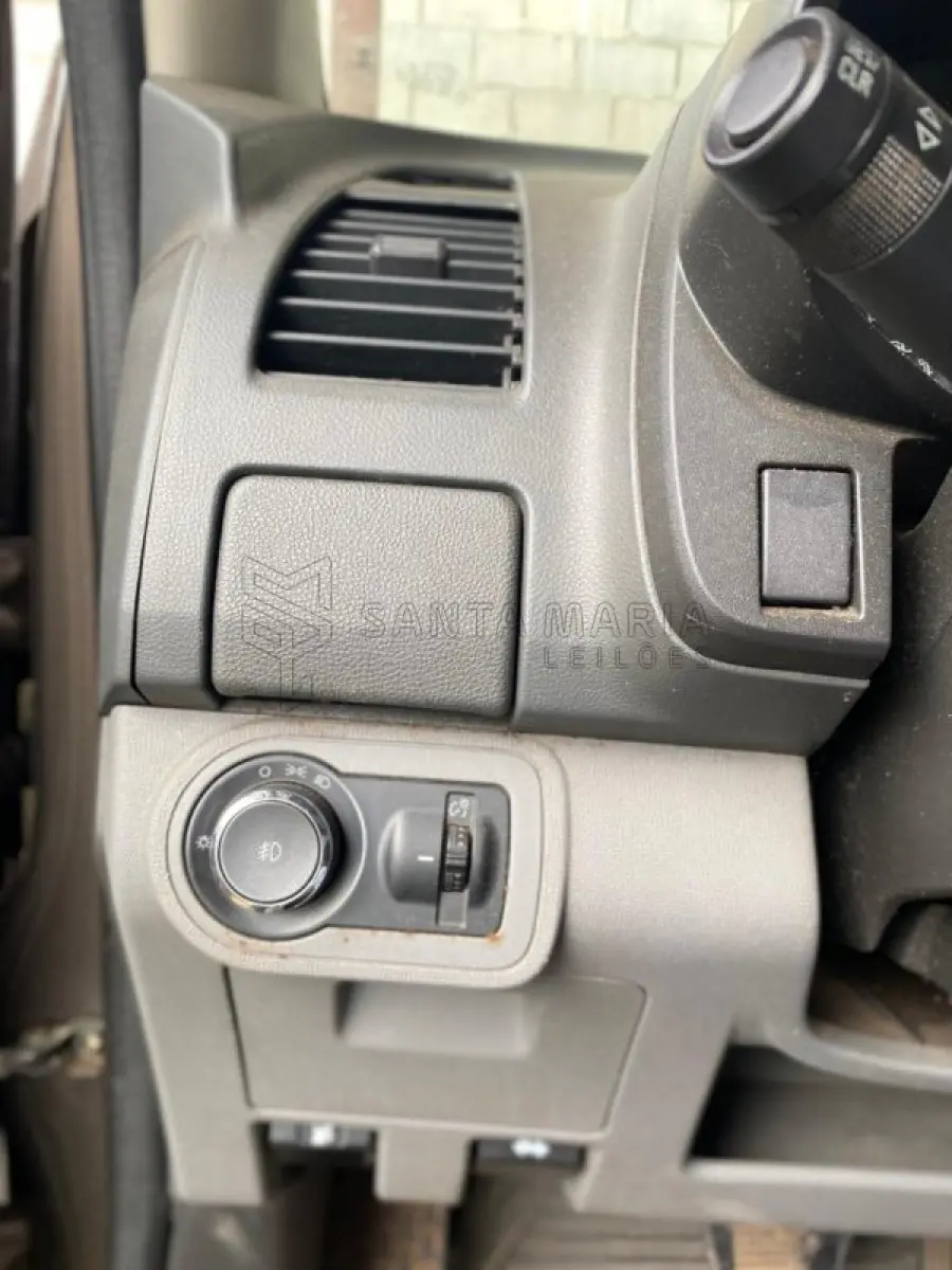 LOTE 001 - Caminhonete marca/modelo CHEVROLET/S10 LT DD4A, ano/modelo 2014/2015, placa IVY9551, RENAVAM 1021050382, cor cinza.