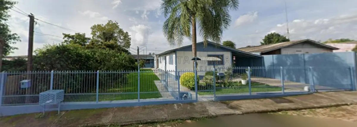 LOTE 001 - Casa na Rua Antonio de Freitas Valle, n° 886 em Alegrete/RS constituída de 2 quartos, 1 banheiro, 2 salas, cozinha e, nos fundos do terreno existe uma edificação de alvenaria composta de garagem com churrasqueira, 1 quarto e 1 banheiro, construída sobre o terreno designado n°3 da quadra BB do Bairro Progresso. E, o terreno onde no fundo existem duas peças de alvenaria com lareira designado n°4 da quadra BB do Bairro Progresso. Matrículas n° 3.868 e n° 19.566 do CRI de Alegrete/RS.