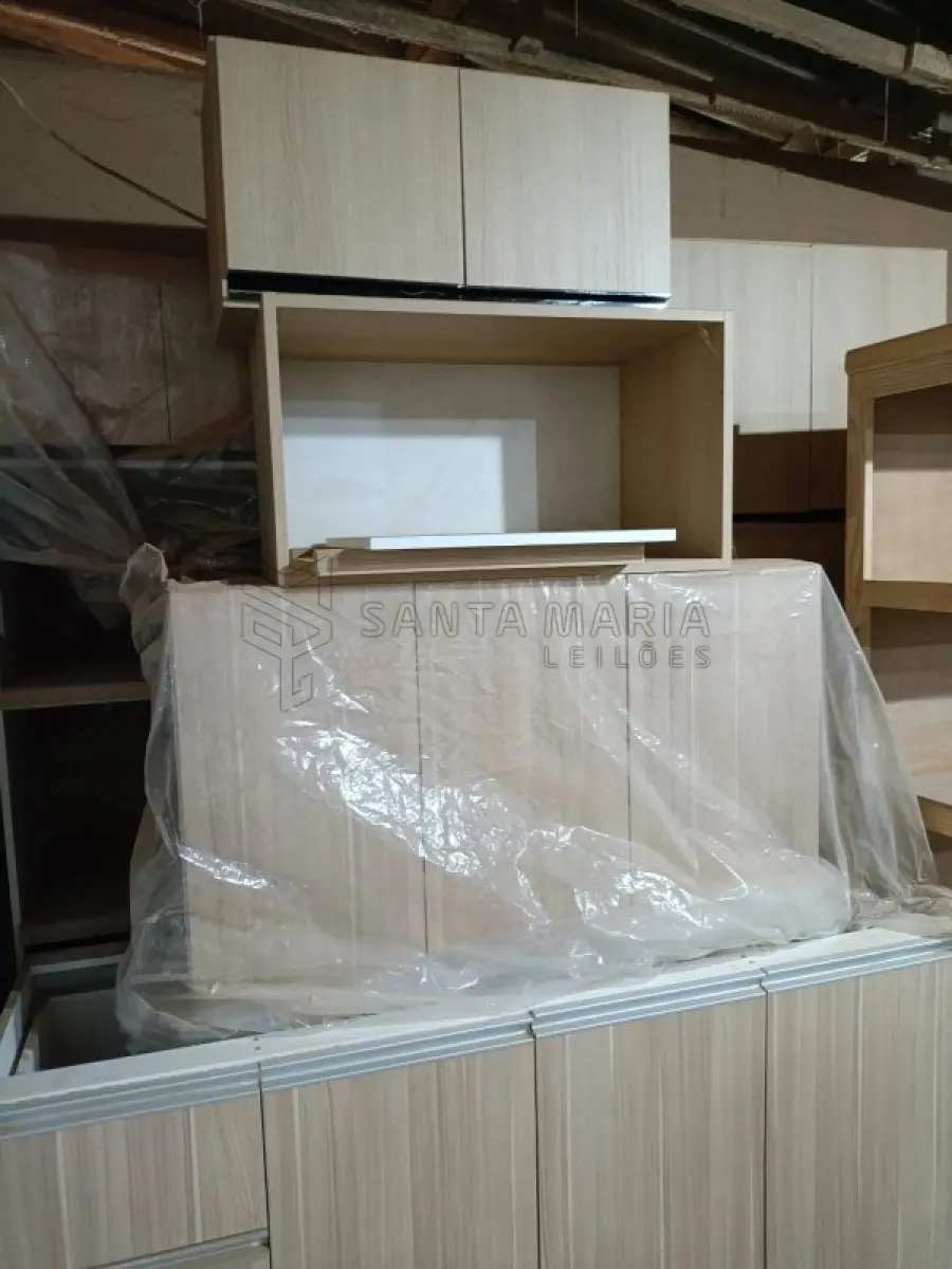 LOTE 001 - Móveis planejados de cozinha novos, aos quais encontram-se desmontados, 100% (cem por cento) MDF 18mm, corpo em MDF branco e externo em amadeirado, medidas conforme projeto em anexo e na foto.