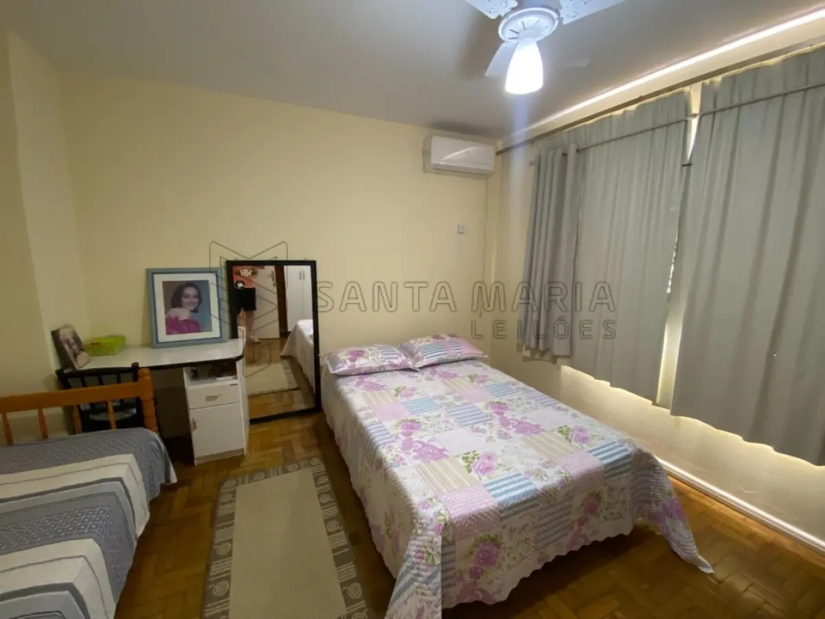 LOTE 001 - Fração de 14,28571429% pertence a Vitor Angelo Minuzzi e Jeane Drews Minuzzi do imóvel localizado na Rua Tito Beccon, 212, bairro Vila Nova em Santiago/RS com a área construída averbada de 279,94m² e o respectivo terreno com 1.187,80m², no quarteirão formado pelas ruas Tito Beccon, Ciro Melo, Rogerio Francisco da Rosa e José Caetano de Melo. Matriculado sob n° 48.236 do CRI de Santiago/RS. Coproprietário: Vera Mariza Kubica Minuzzi; Marlene Campos Minuzzi; Angela Maria Minuzzi; Jane Clea Minuzzi; Claudete Minuzzi Dorneles; Vivian Kubica Minuzzi do Prado; Eduardo Kubica Minuzzi.