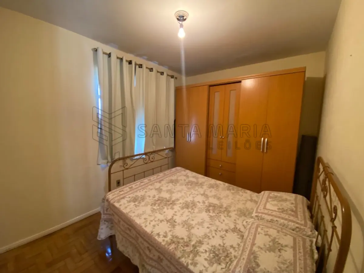 LOTE 001 - Fração de 14,28571429% pertence a Vitor Angelo Minuzzi e Jeane Drews Minuzzi do imóvel localizado na Rua Tito Beccon, 212, bairro Vila Nova em Santiago/RS com a área construída averbada de 279,94m² e o respectivo terreno com 1.187,80m², no quarteirão formado pelas ruas Tito Beccon, Ciro Melo, Rogerio Francisco da Rosa e José Caetano de Melo. Matriculado sob n° 48.236 do CRI de Santiago/RS. Coproprietário: Vera Mariza Kubica Minuzzi; Marlene Campos Minuzzi; Angela Maria Minuzzi; Jane Clea Minuzzi; Claudete Minuzzi Dorneles; Vivian Kubica Minuzzi do Prado; Eduardo Kubica Minuzzi.