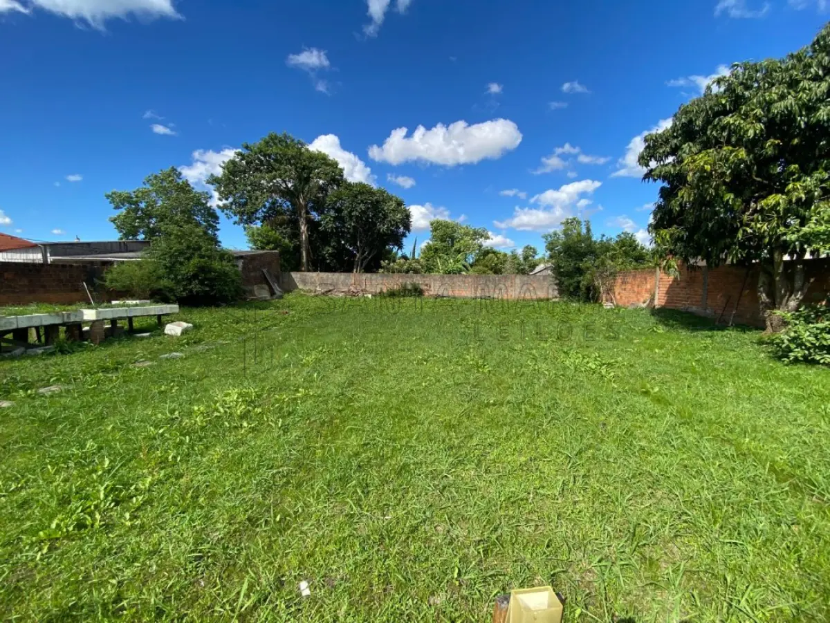 LOTE 001 - Fração de 14,28571429% pertence a Vitor Angelo Minuzzi e Jeane Drews Minuzzi do imóvel localizado na Rua Tito Beccon, 212, bairro Vila Nova em Santiago/RS com a área construída averbada de 279,94m² e o respectivo terreno com 1.187,80m², no quarteirão formado pelas ruas Tito Beccon, Ciro Melo, Rogerio Francisco da Rosa e José Caetano de Melo. Matriculado sob n° 48.236 do CRI de Santiago/RS. Coproprietário: Vera Mariza Kubica Minuzzi; Marlene Campos Minuzzi; Angela Maria Minuzzi; Jane Clea Minuzzi; Claudete Minuzzi Dorneles; Vivian Kubica Minuzzi do Prado; Eduardo Kubica Minuzzi.
