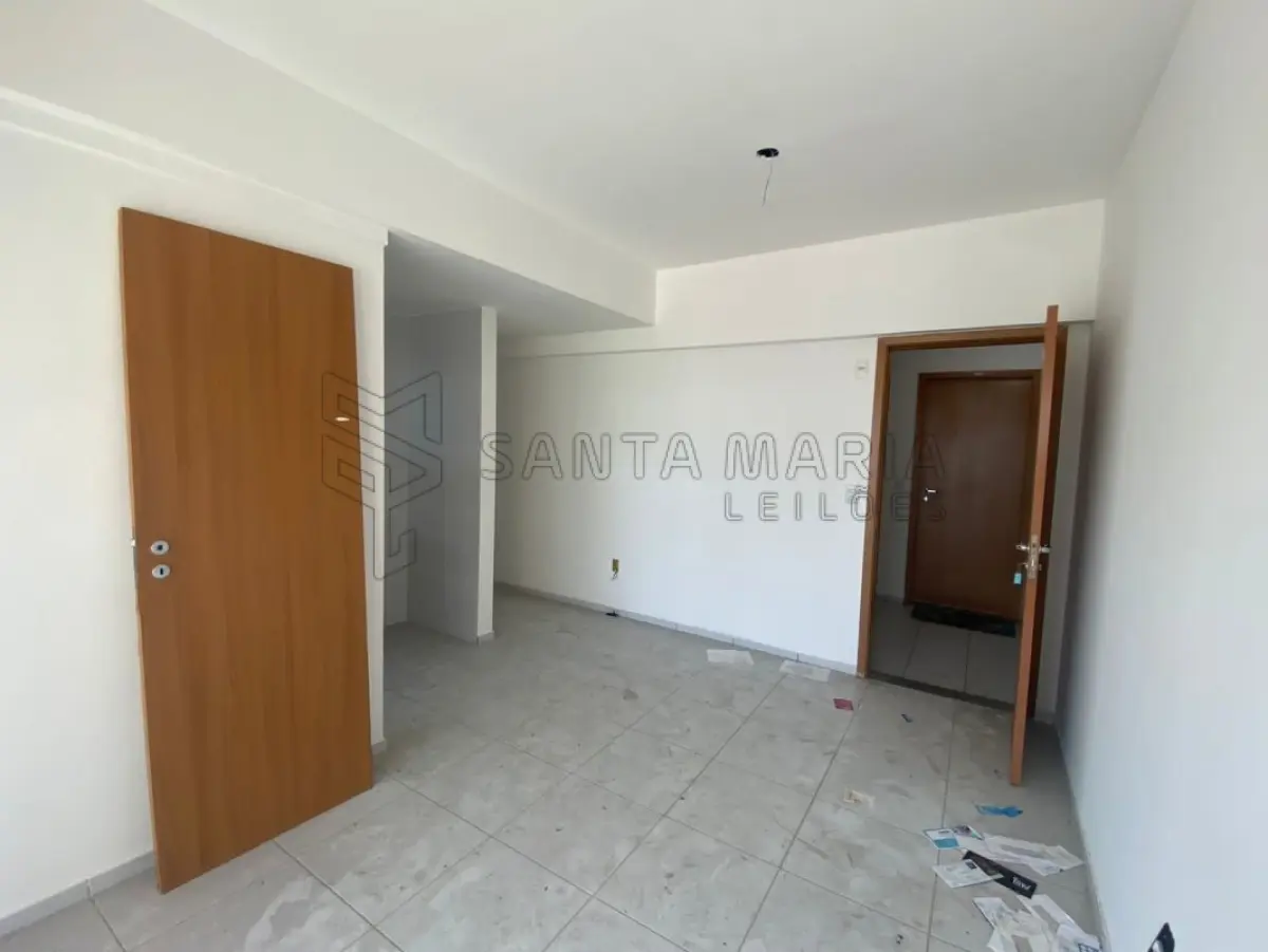 LOTE 008 - Apartamento 1404 do edifício Residencial Villes De France situado à Avenida Prudente de Morais, nº 394, bairro Petrópolis em Natal/RN, e o box garagem 49, com área real privativa de 69,672, área real comum de 30,372 e área real total de 100,045 fração ideal de 0,007428 do imóvel n°25.621 do CRI de Natal/RS.