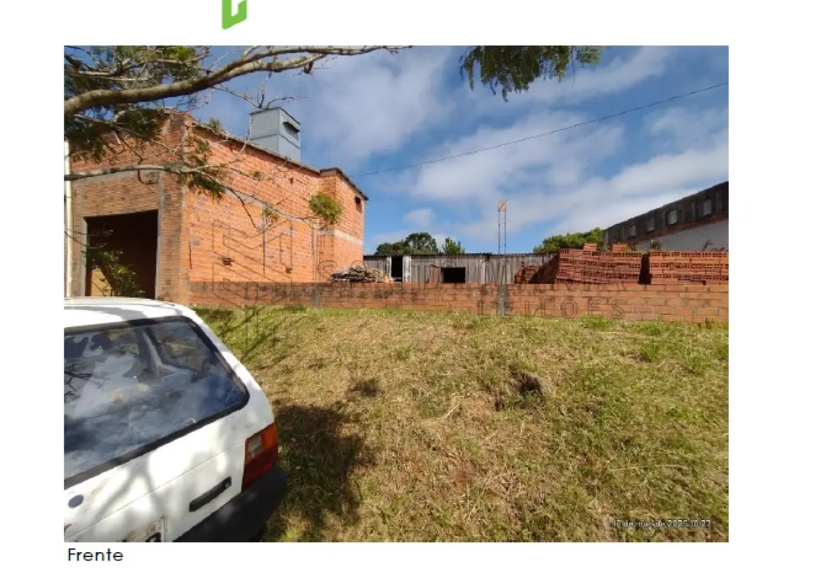 LOTE 002 - Terreno com a área de 330,00 m² na Rua Bugre Lopes em Santiago/RS, possuindo uma construção do tipo galpão industrial e parte de um depósito de resíduos, à 23m da esquina da rua Jose Chequim, no quarteirão formado pelas José Figueiredo Pinto, Bagre Lopes, José Chequim e Avenida Aparício Mariense. Matriculado sob n° 13.030 do CRI de Santiago/RS.