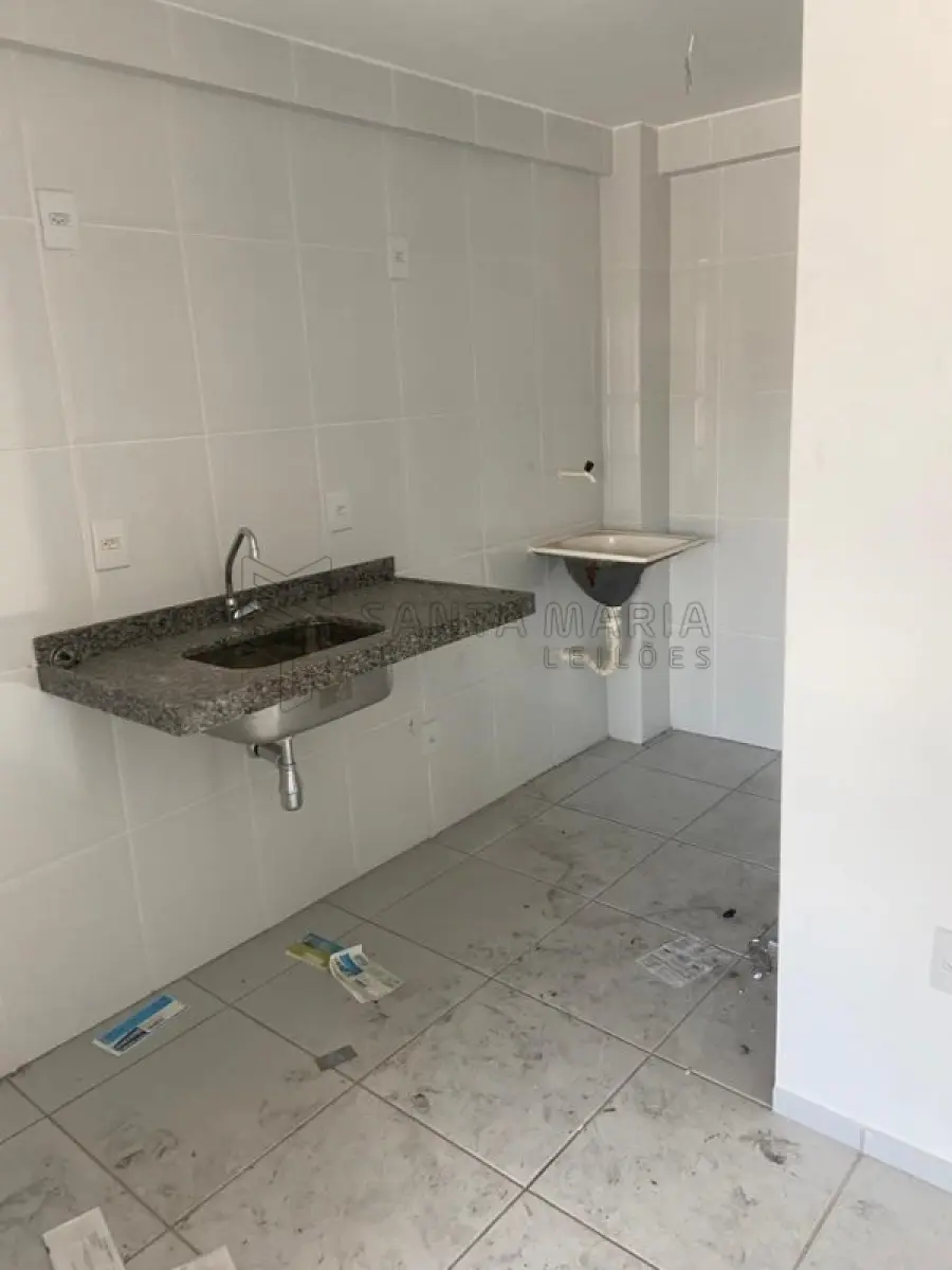 LOTE 003 - Apartamento 205 do edifício Residencial Villes De France situado à Avenida Prudente de Morais, nº 394, bairro Petrópolis em Natal/RN, e o box garagem 03, com área real privativa de 70,314, área real comum de 30,462 e área real total de 100,776 fração ideal de 0,007450 do imóvel n°25.621 do CRI de Natal/RS.