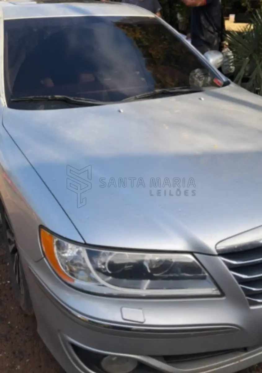 LOTE 001 - Veículo I/HYUNDAI AZERA 3.3 V6, ano/modelo 2010/2011, placas ITI2I20, RENAVAM 340953330, na cor prata.