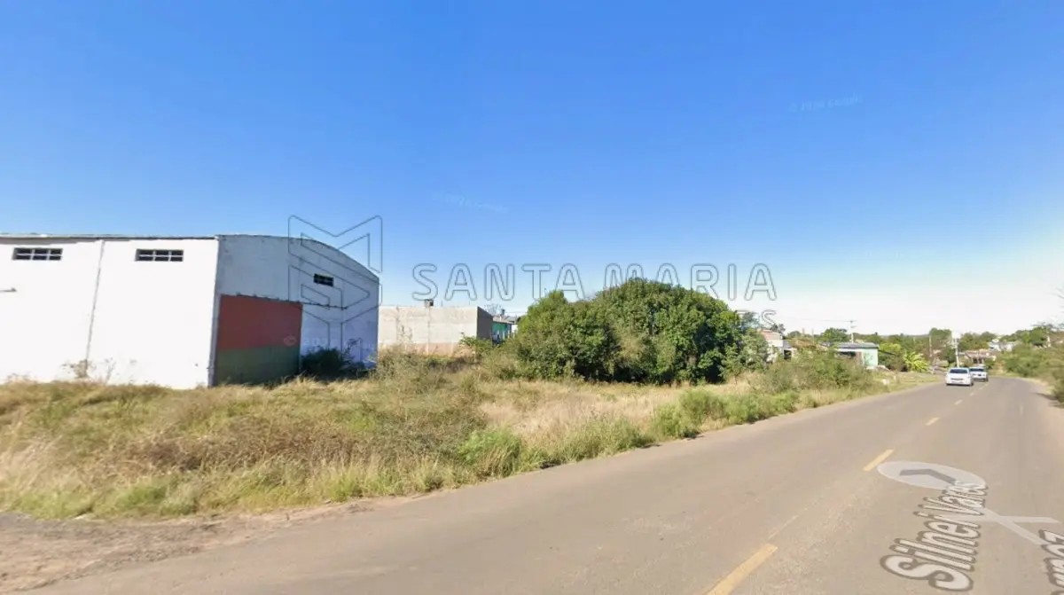 LOTE 001 - Um terreno com 332,77m² localizado no lugar denominado ‘’Cidade Carajás’’ em Santana do Livramento/RS, designado pelo Lote 15 da Quadra ‘’E’’ com as seguintes medidas e confrontações: 13m de frente para a Rua Henrique Donineli; sua divisa do lado direito, de quem olha o imóvel de frente tem duas linhas, uma com 13,94m e outra com 6,19m, e, lindam com a Estrada das Tropas; pelo lado esquerdo, mede 17m e linda com o Lote 16; tendo nos fundos, 26,15m de largura e linda com o Lote 14. Matriculado sob n°16.457 do CRI de Santana do Livramento/RS.